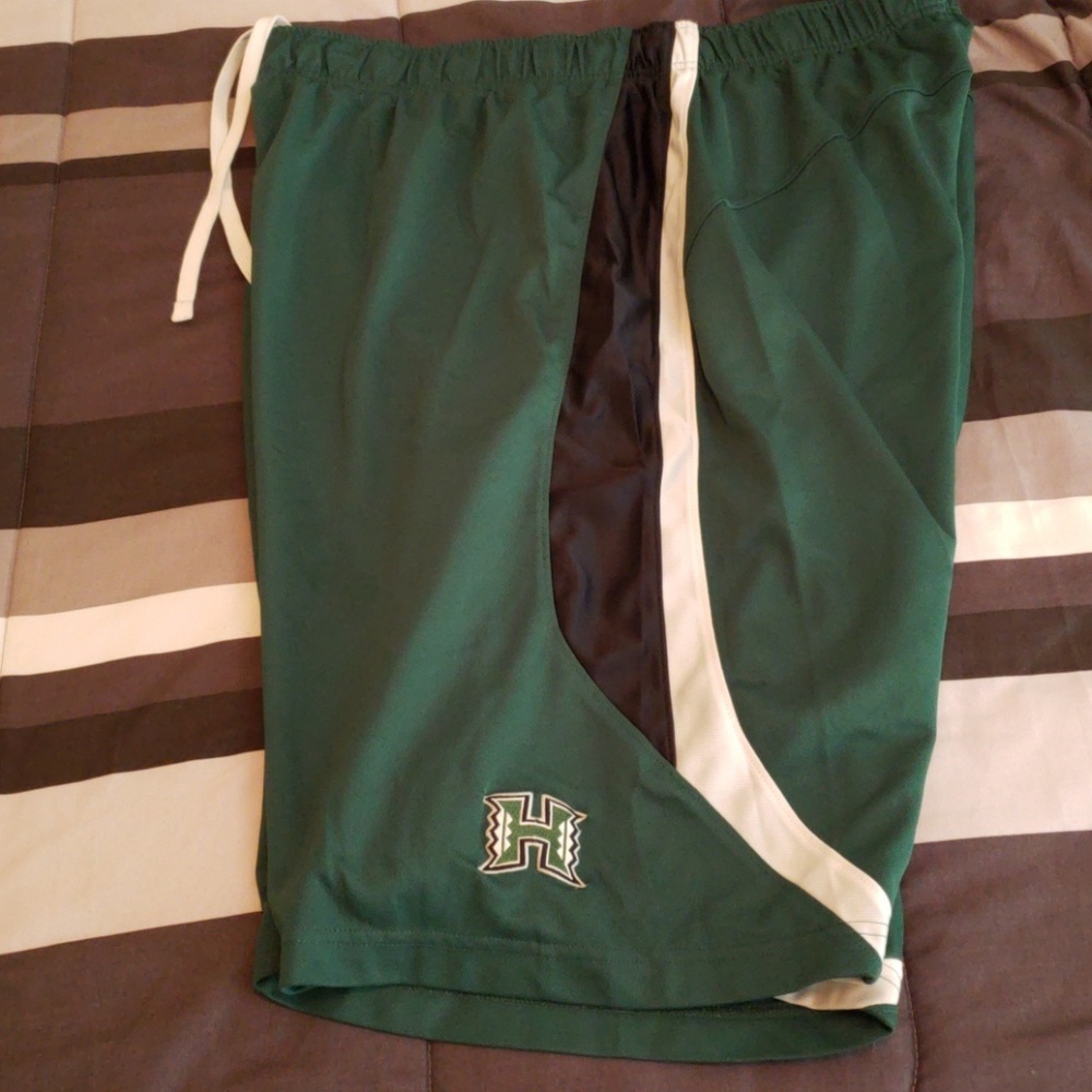 Hawaii U basketball shorts